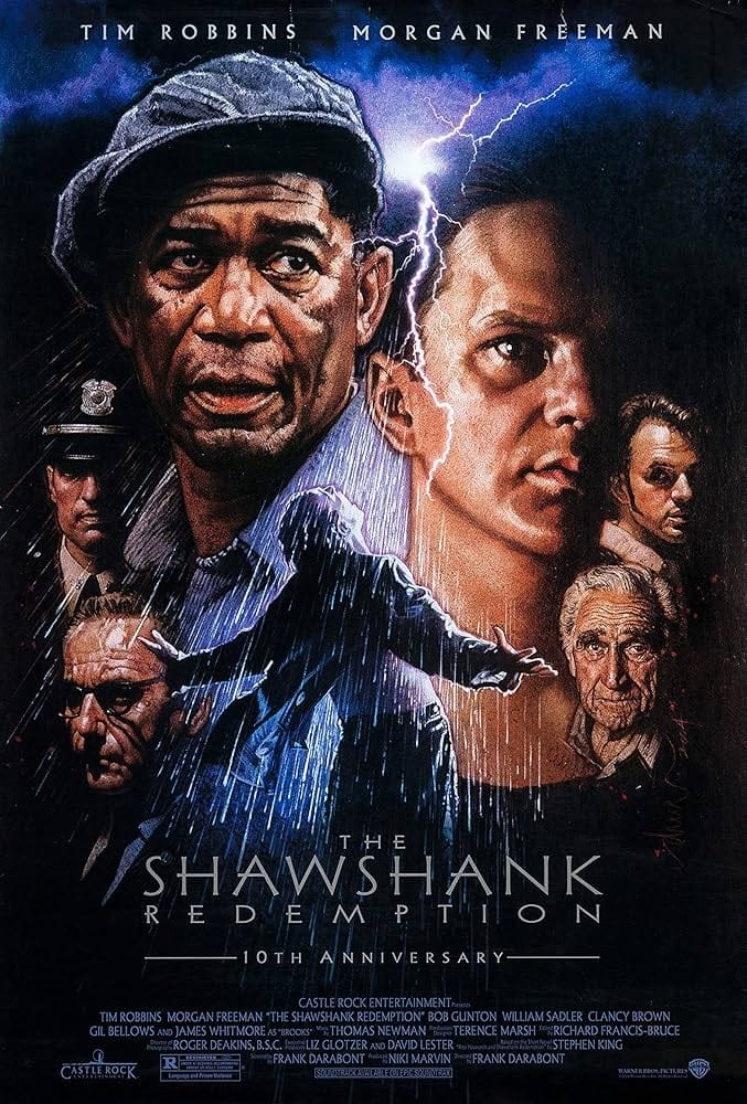 Cartel artístico a modo de ilustración de la película Cadena Perpetua, donde se ven en primer término los rostros de Morgan Freeman y Tim Robbins, con la imagen de un hombre con la camisa abierta bajo la lluvia