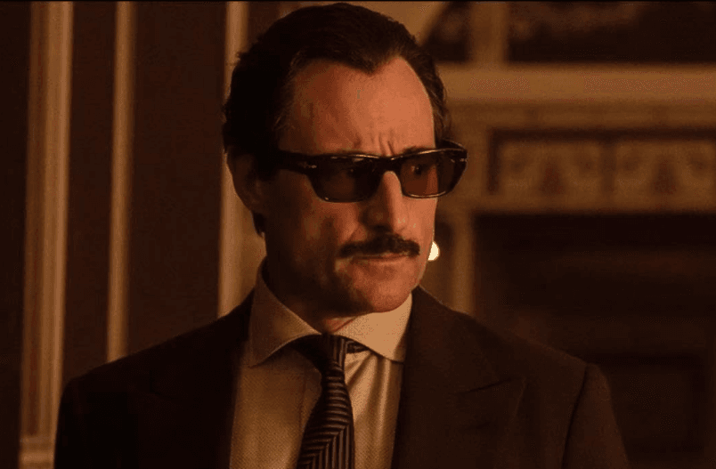 Carmine Falcone, representado por Mark Strong
