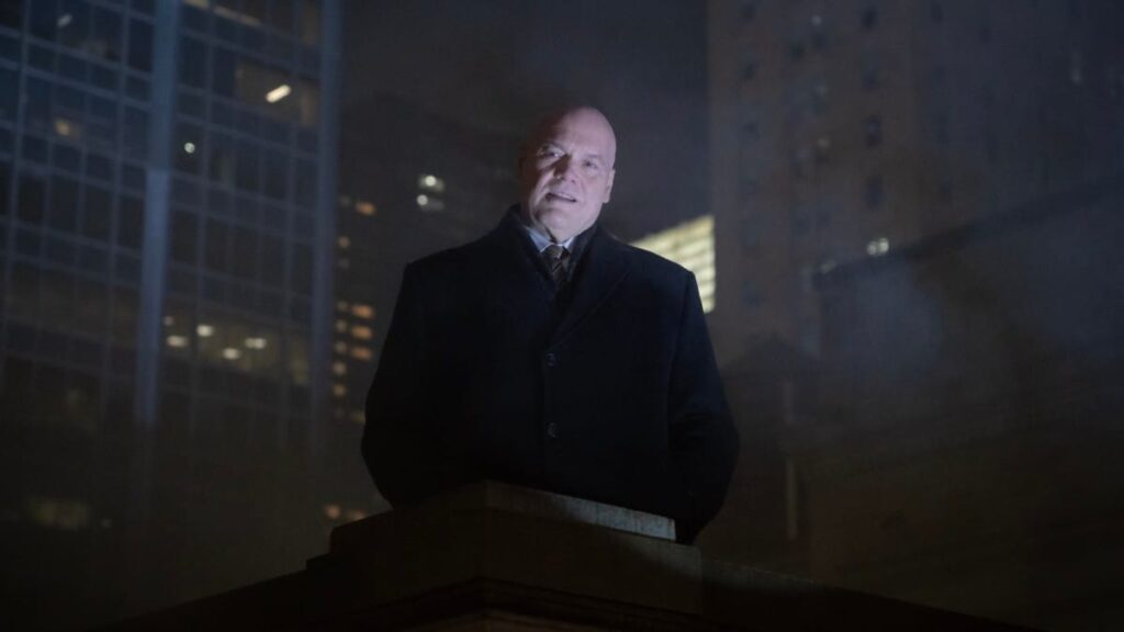 Wilson Fisk tras ganar las elecciones al final del episodio 1