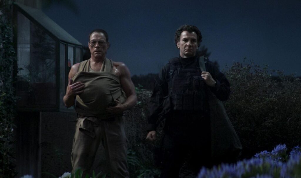 Van Damme y Michaël Youn en una escena del film 
