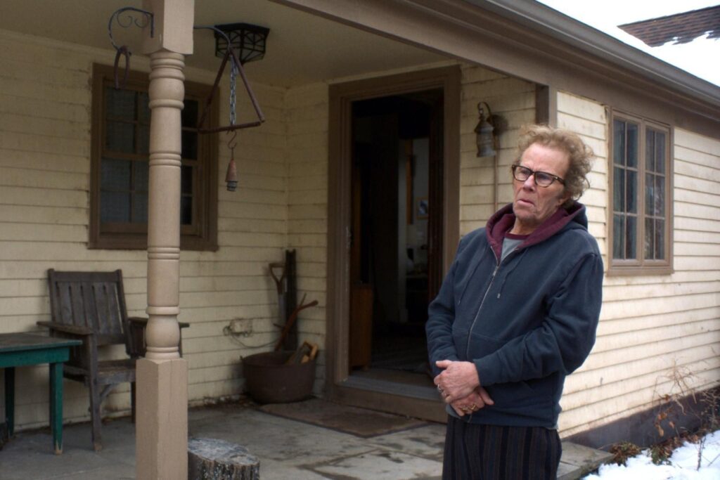 Crítica de Father Mother Sister Brother: Un paseo amargo por los lazos familiares