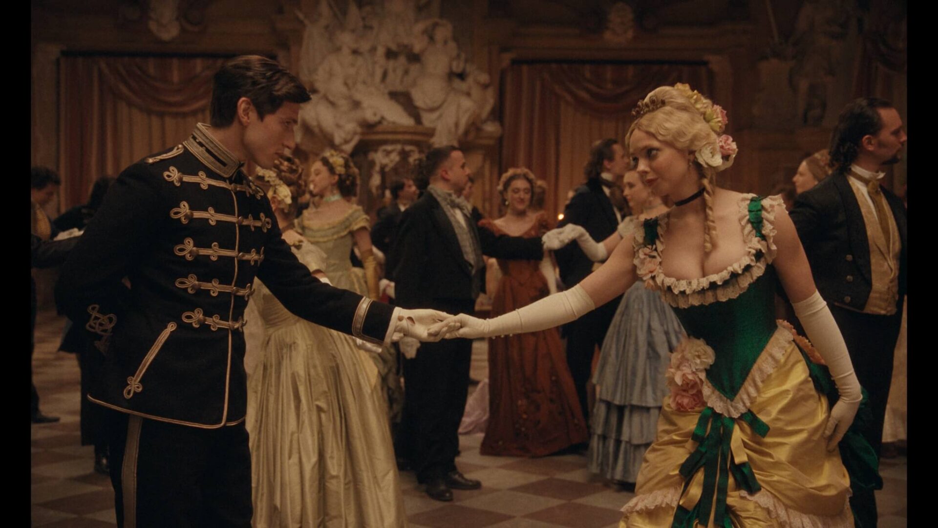 Imagen del baile entre el príncipe y Elvira en La hermanastra fea.